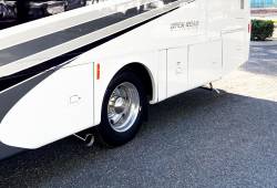 Gibson Performance Exhaust - 16-22 Ford Class A  Motorhome, F53 Chassis, 6.8L V10  Gas, 7.3L V8 Gas, Single Stainless Cat-Back Performance Exhaust #956011S - Image 2